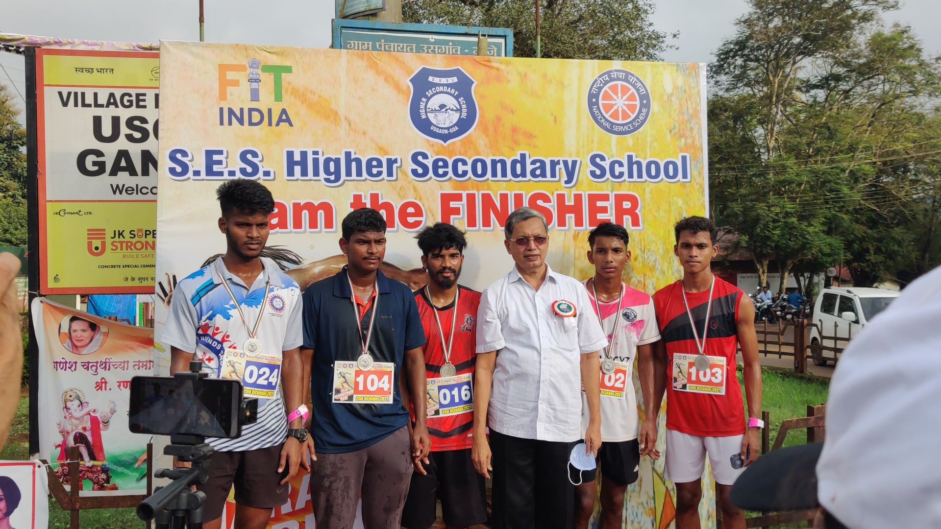 Chairman of SES Higher Secondary Shri Tushar Usgaonkar with winners