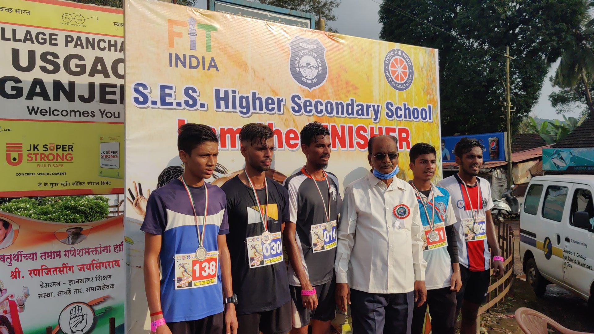Vice-Chairman of Sarvodaya Education Society's Shri Gajanan Naik with winners
