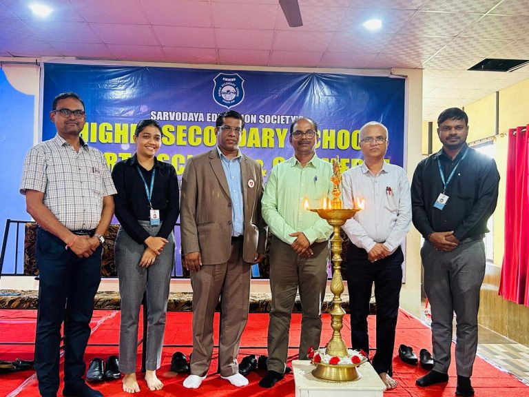 Group pic WIth Principal and Other Officials of Janessa Educare.